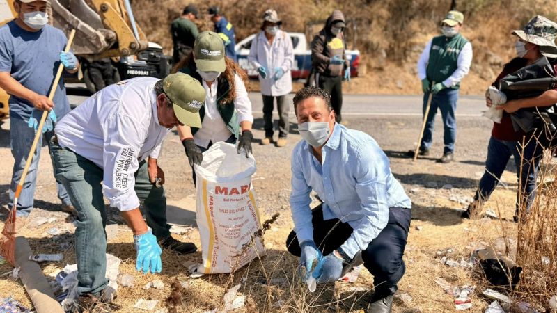 Zacualpan refuerza acciones ambientales con limpieza de tiradero clandestino en Piedra Parada