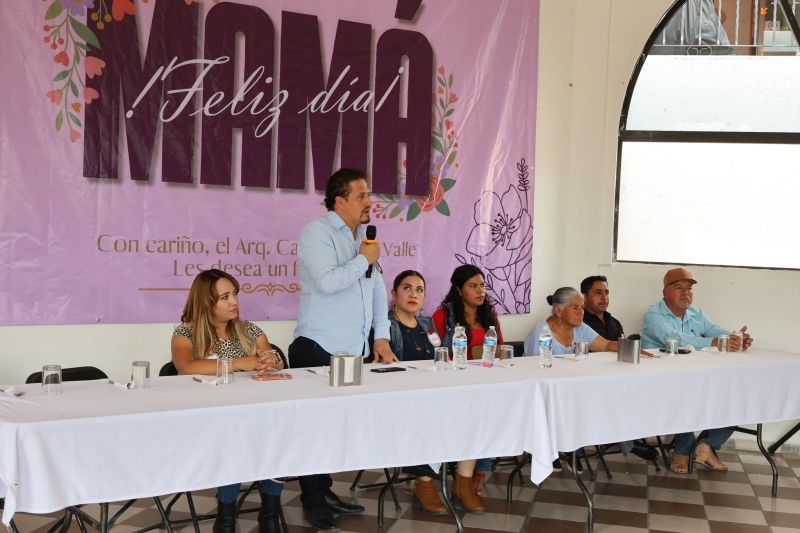 Reconocen a madres trabajadoras del Ayuntamiento de Zacualpan