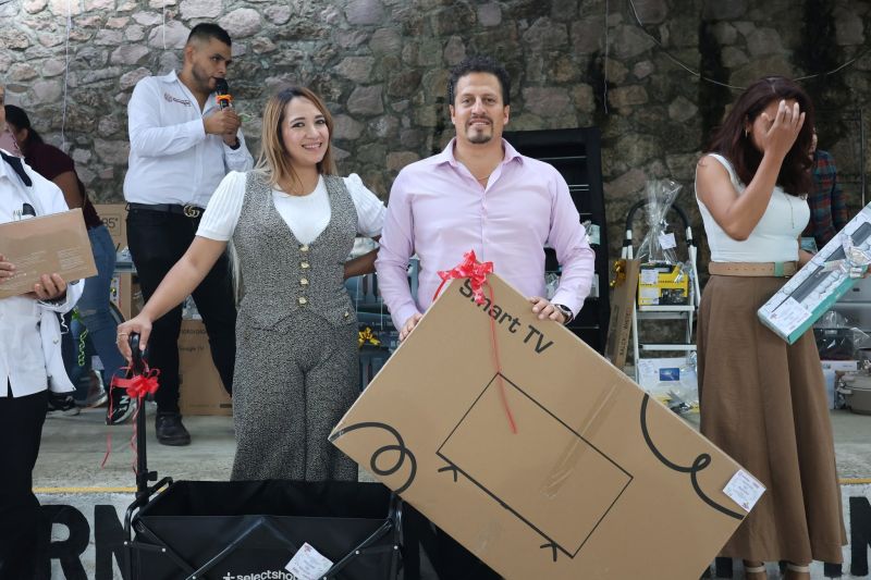 Zacualpan reconoce la vocación de maestras y maestros con emotivo festejo