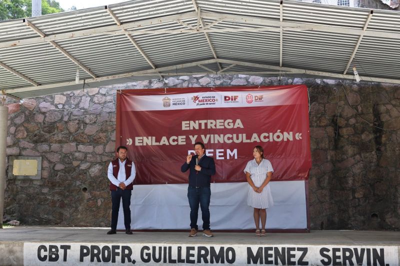 Entregan apoyos para mejorar las viviendas de familias zacualpenses